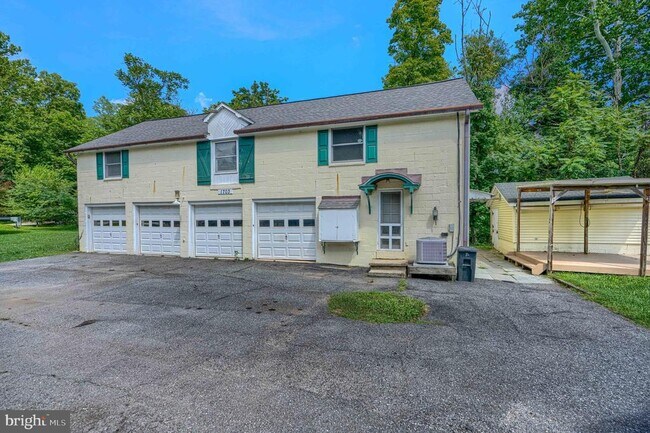 Building Photo - 1703 Roland Ave
