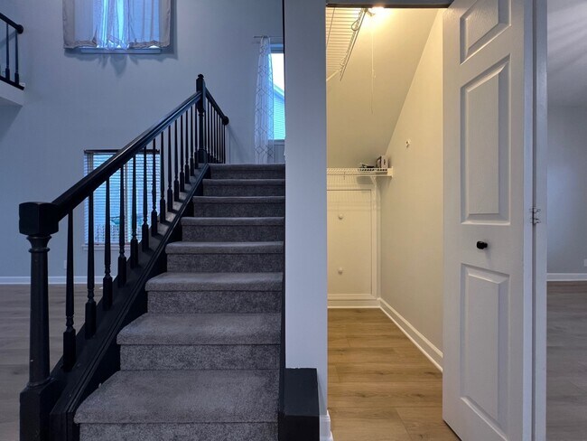 Building Photo - 22306 W Niagara Ct