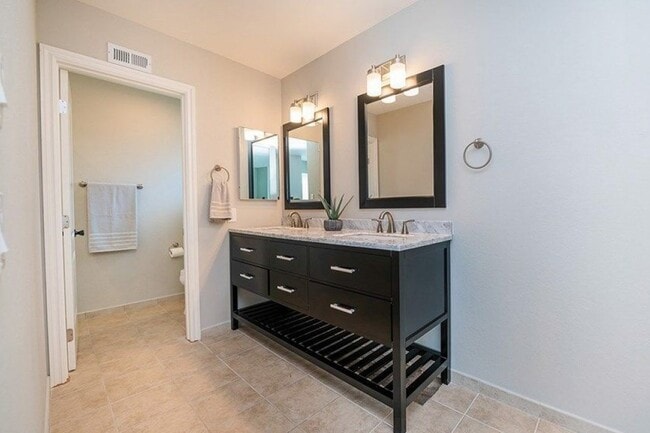 Building Photo - 27808 Sycamore Creek Dr