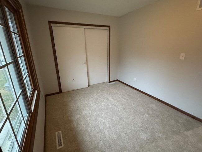 Building Photo - 2 bedroom duplex