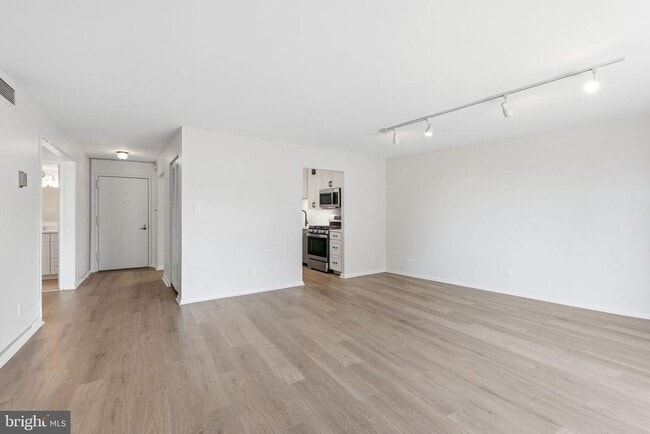 Building Photo - 4620 N Park Ave