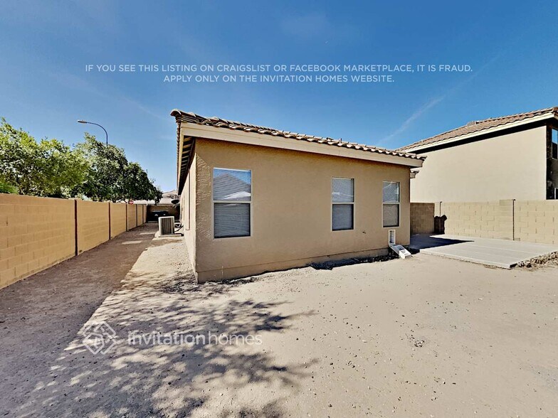 Building Photo - 2352 E Hazeltine Way