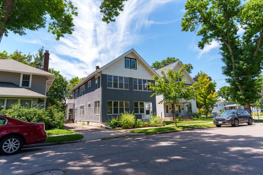 Building Photo - 824 5th St NE
