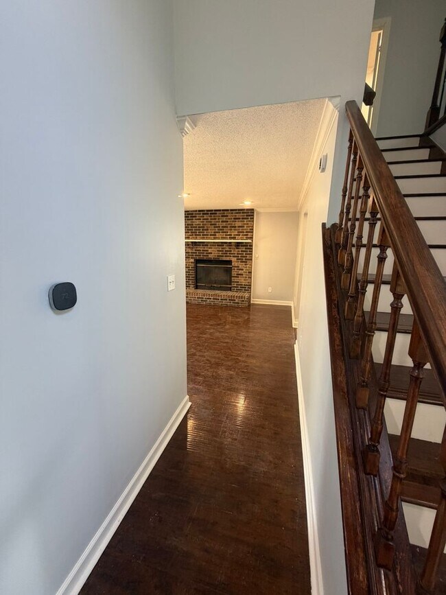 Building Photo - Unique 3BR/2.5BA Southwest Columbia Rental – Near Rock Bridge High!