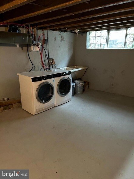 Building Photo - 3325 Livingston St