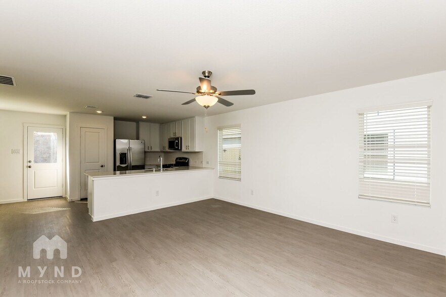 Building Photo - 2708 Ctr Crk Ln