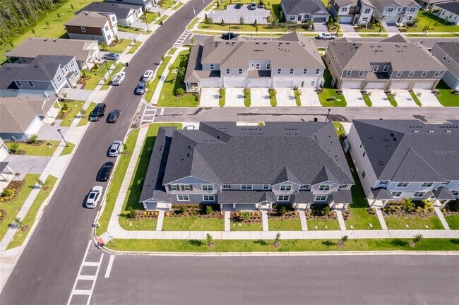 Building Photo - 9811 Walkway Dr