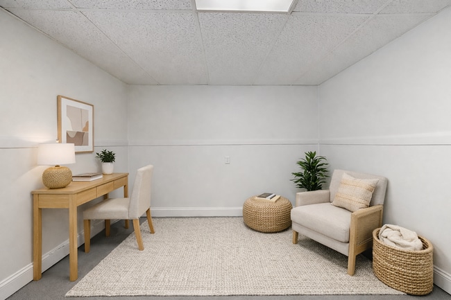 Building Photo - Renovated 3BR Home with Basement & Pet-Friendly Yard in KC