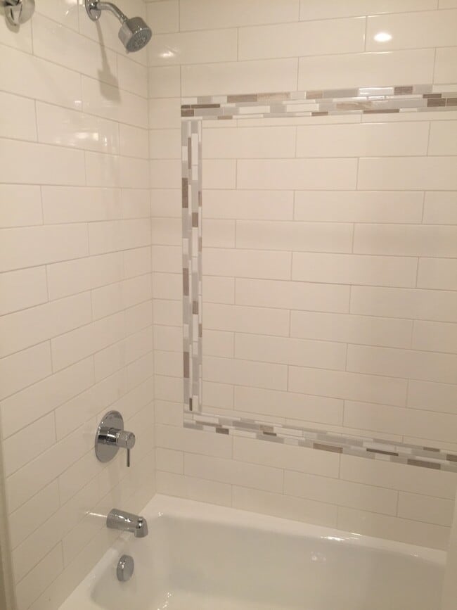 Building Photo - Private Modern 2Br Hardwoods, Quartz, SS A...