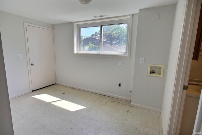 Building Photo - 1627 Shannon Dr
