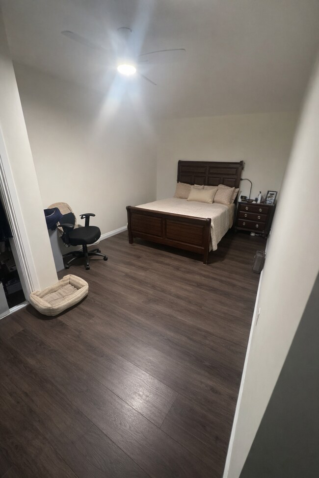 Building Photo - 160 W 49th St