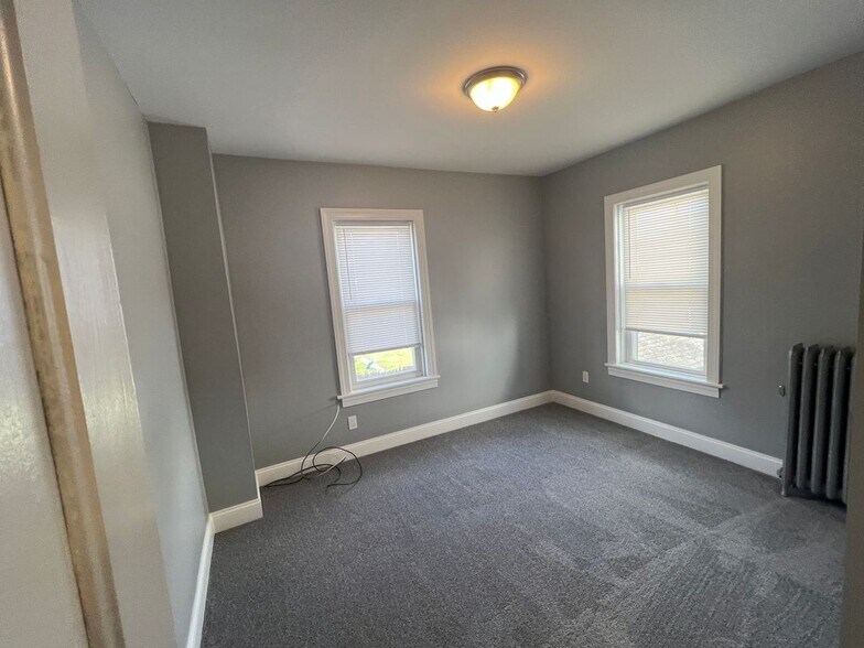 Building Photo - 134 N Walnut St