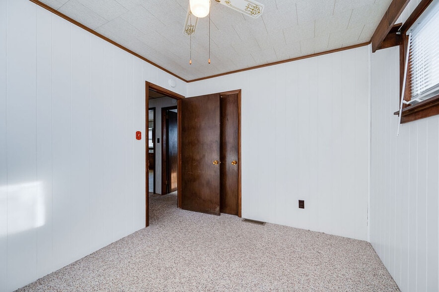 Building Photo - 7 Helen Ln