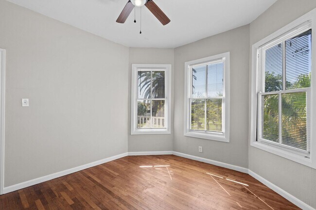 Building Photo - 4020 Avenue O 1/2