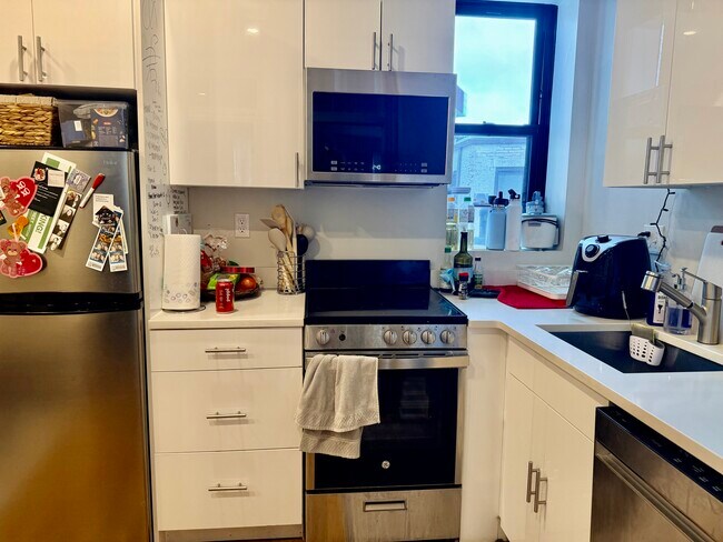 Building Photo - 829-833 Beacon Unit 504