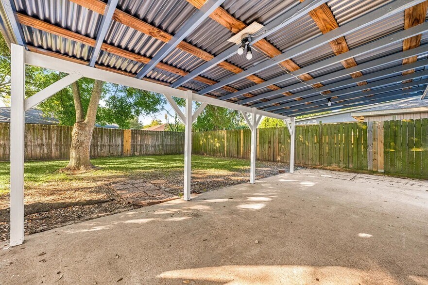 Building Photo - 9806 Thrush St