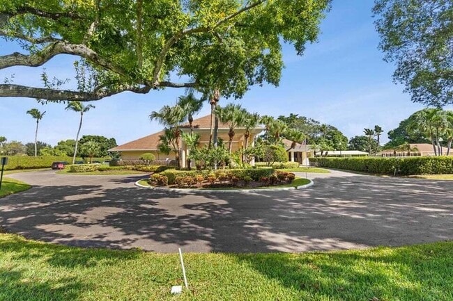 Building Photo - 2363 NW 13th Ct