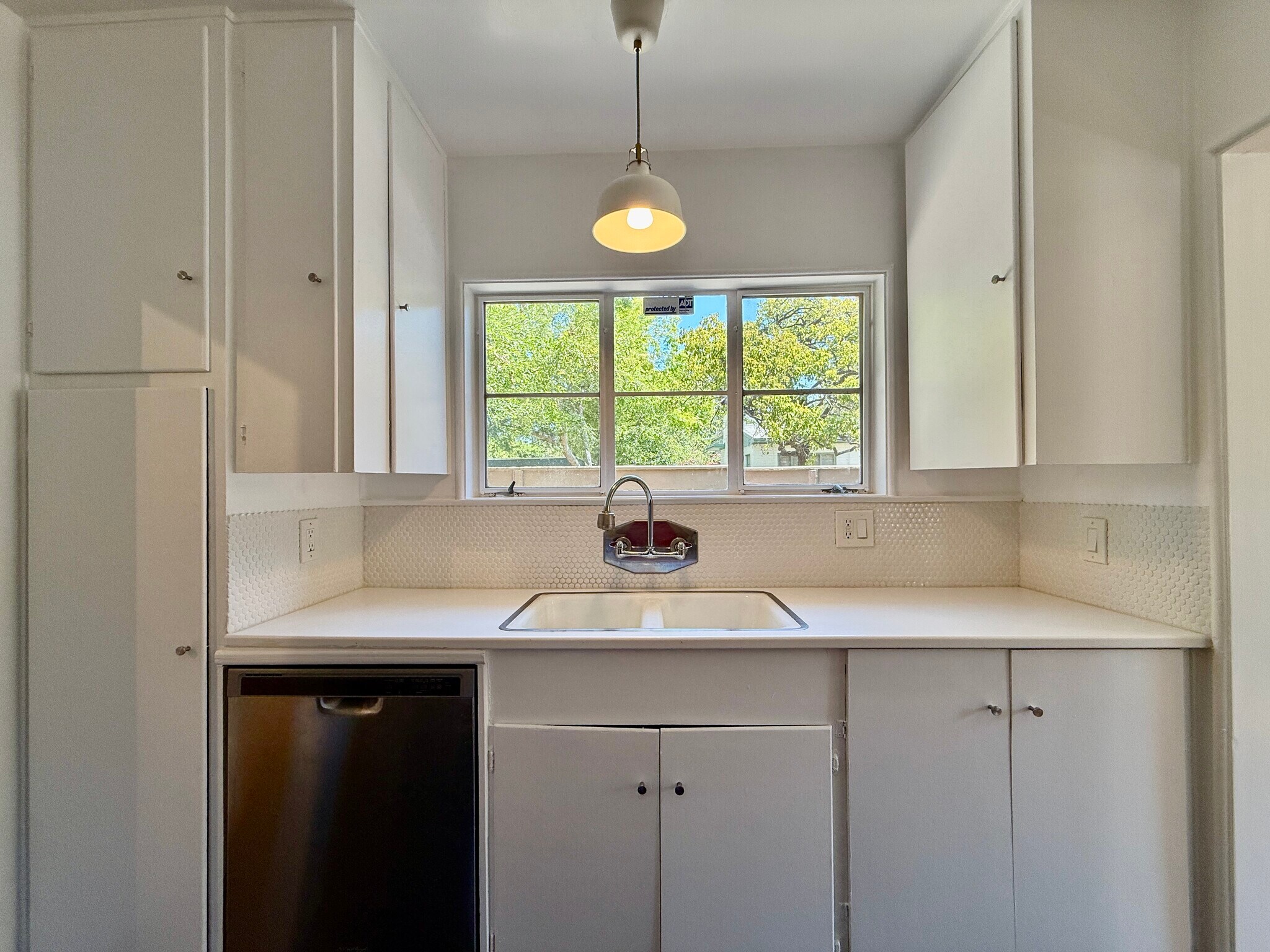 Building Photo - 5530 Village Grn
