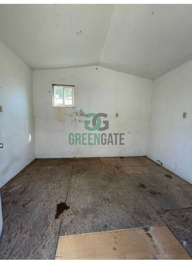 Building Photo - BEAUTIFUL 3 BEDROOM 2 BATH HOME MOVE IN RE...