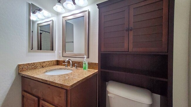 Building Photo - Three Bedroom with Amazing Views