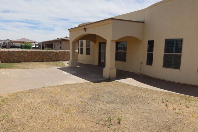 Building Photo - 14029 Rainbow Point Dr