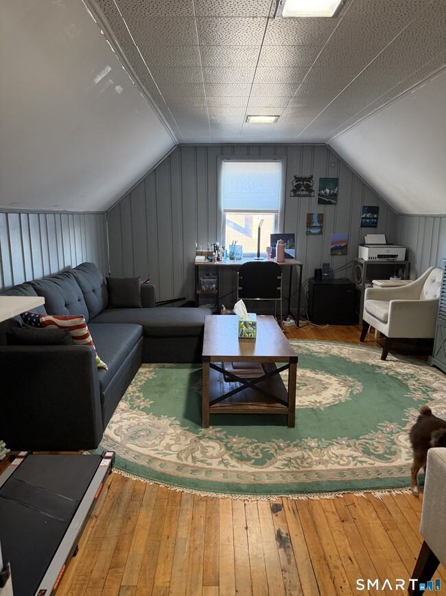 Building Photo - 197 Robert Treat Pkwy