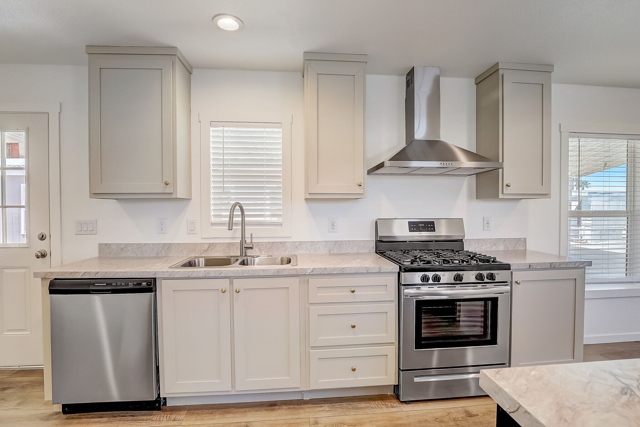 Building Photo - 3139 E Sahara Ave