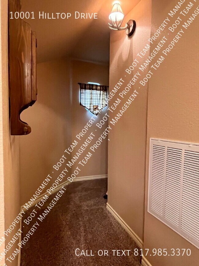 Building Photo - 10001 Hill Top Dr