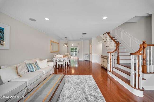 Building Photo - 302 Villa Dr