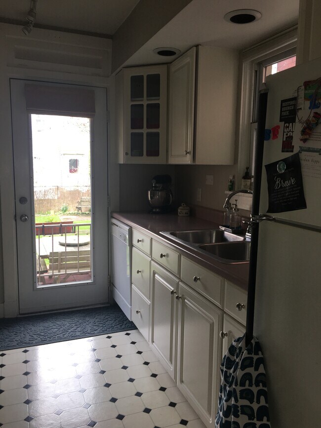 Equipped Kitchen - 367 Spahr St