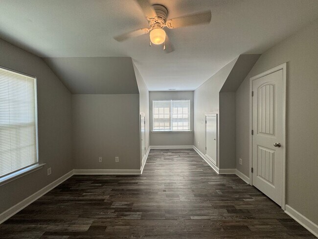 Building Photo - 3 Bedroom Near Downtown Wake Forest