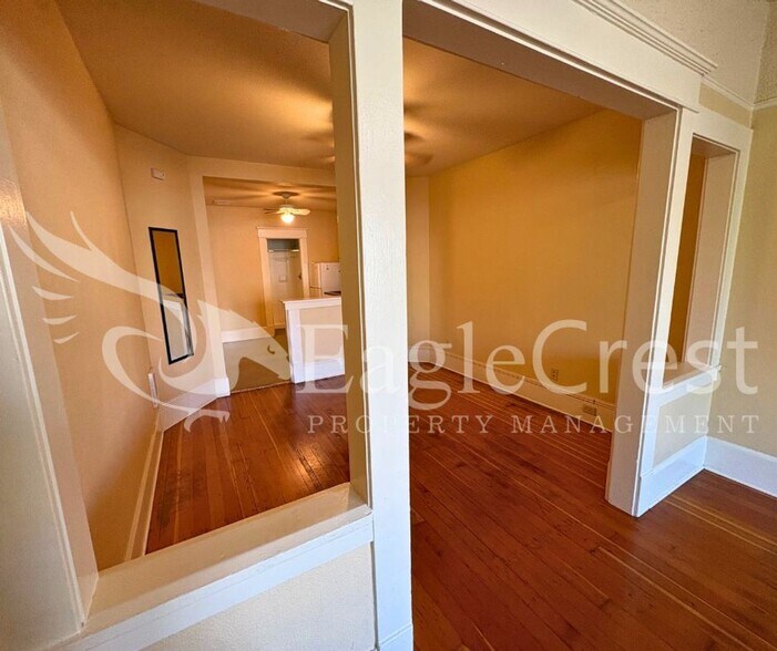 Building Photo - 105NSP