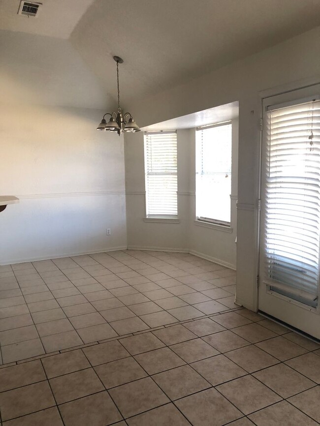 Building Photo - SHORT TERM RENTAL 3-6 MONTHS - 4 bedroom, ...