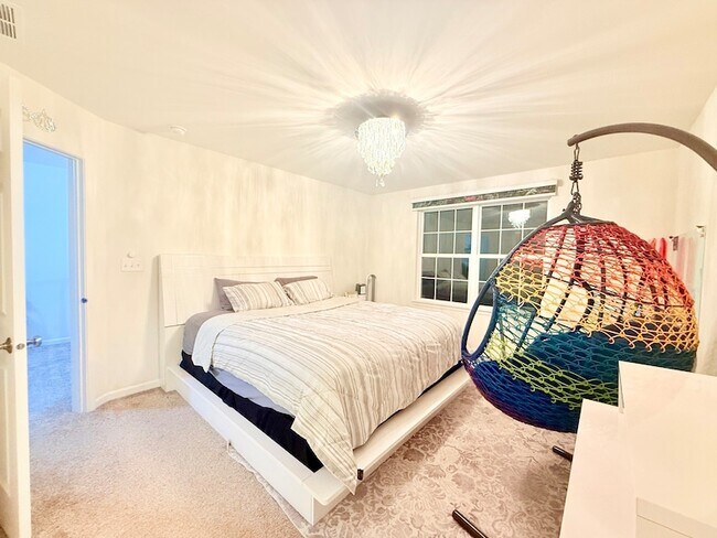 Building Photo - 2995 Madison Dr