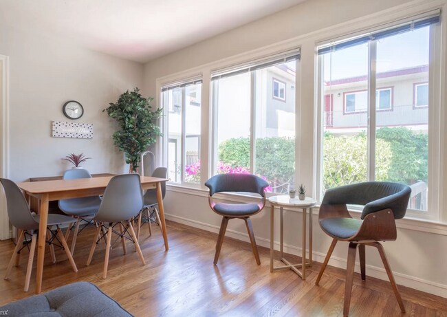 Living Room - 1118 Chula Vista Ave