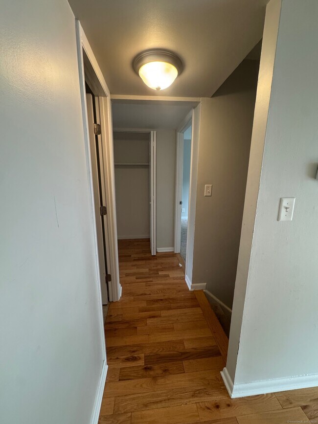 Building Photo - 12 Cedar Ct