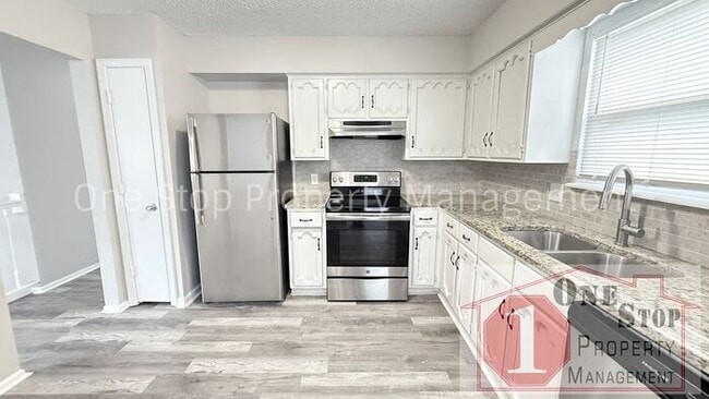 Building Photo - Beautiful 3 Bedroom 2 Bathroom Home in Blu...