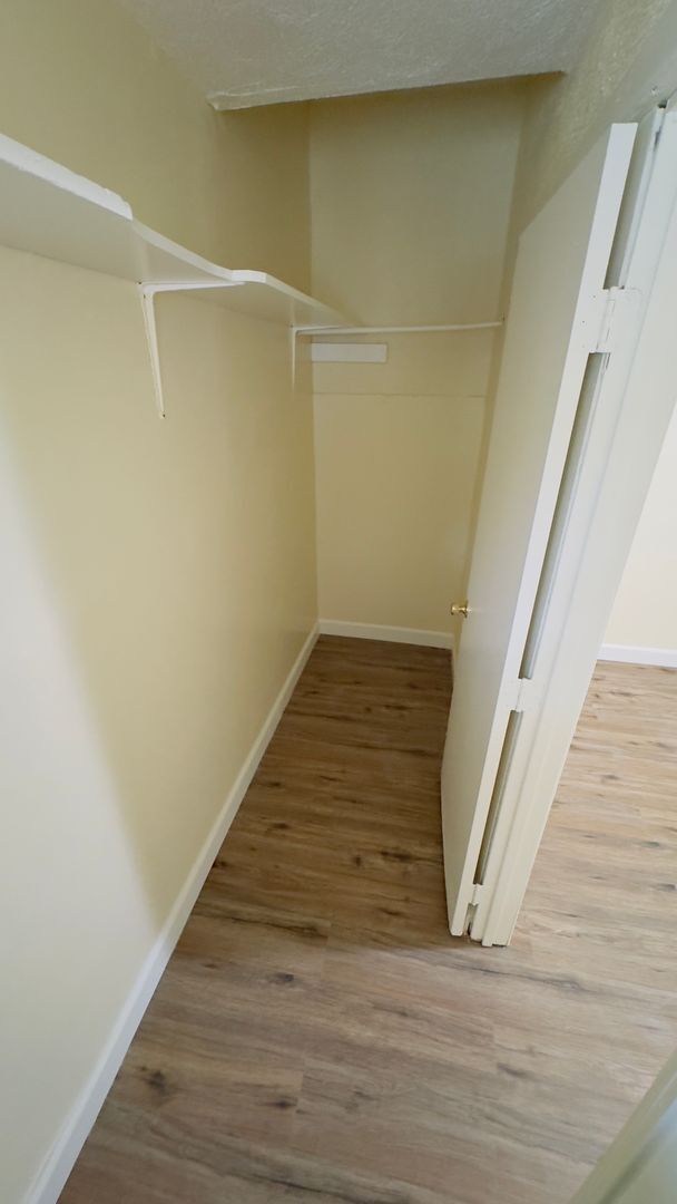 Building Photo - MOVE IN SPECIAL- Downstairs 2 bedroom +1 bath, patio. AVAILABLE NOW!!