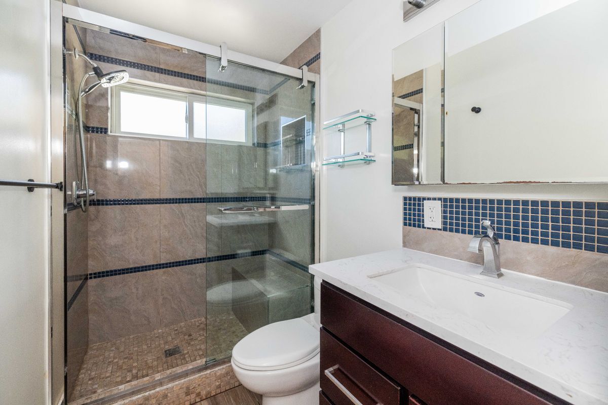 Building Photo - 861 Hollenbeck Ave