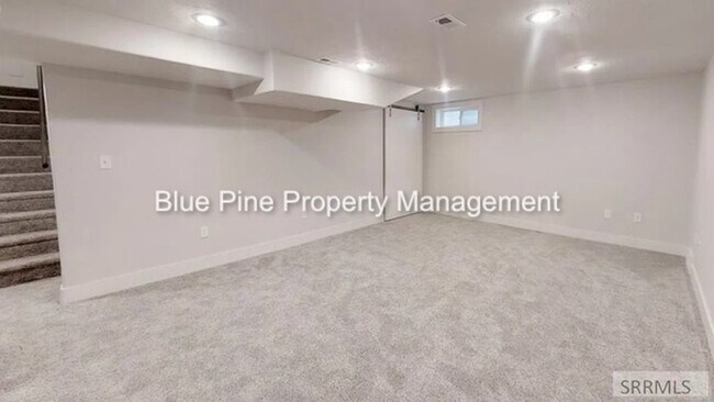 Building Photo - 662 K St