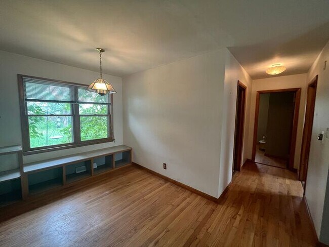 Building Photo - Cute Home in Laporte