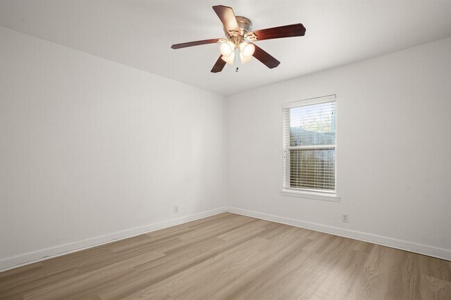 Building Photo - 2020 S Congress Ave