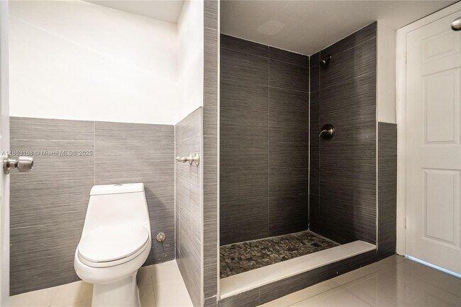 Building Photo - 1986 Biarritz Dr