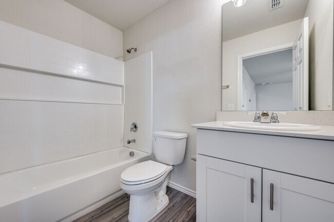 Building Photo - Spacious 4 Bed, 3 Bath Modern Home in Mobberly Farms, Pilot Point - Available for Lease!