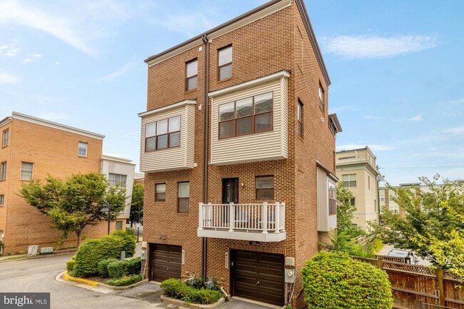 Building Photo - 4333 Kennedy St