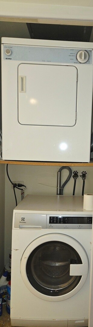 Building Photo - 150 Fountainview Ln