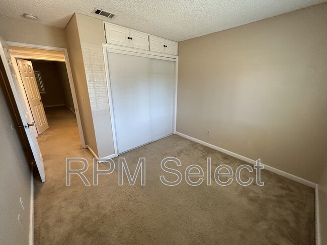Building Photo - 825 Osprey Way