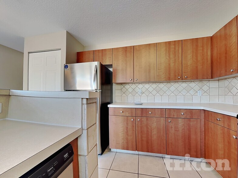 Building Photo - 10221 Summerview Cir