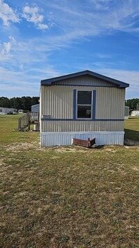 Building Photo - 1512 Thomas Dr