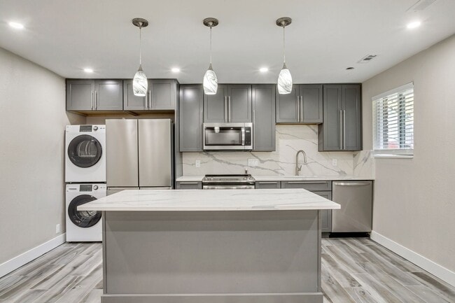 Interior Photo - 4371 / 4365 S Fairbourne Ave